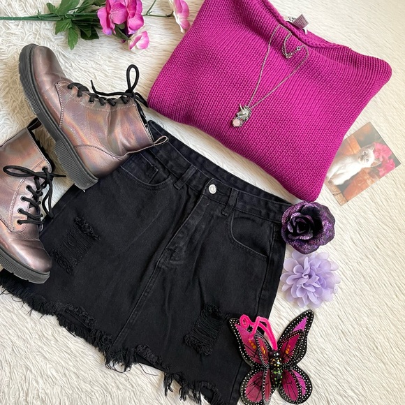 Distressed Black denim mini skirt - Picture 3 of 16